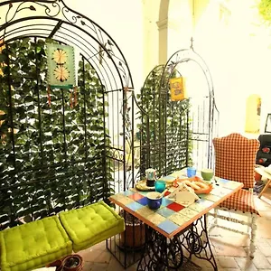 Apartamento Hand Decorated House With Court