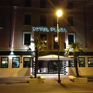 מלון Plaza