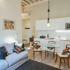 Apartment Oltrarno's Sweet Rose - Free Parking!, Florenz